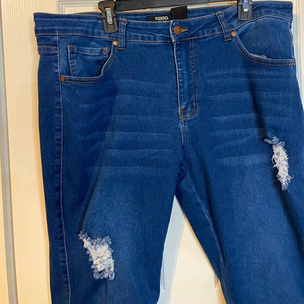 Toxica Jeans distressed ‘mom/fit’ skinny jeans plus sz 22